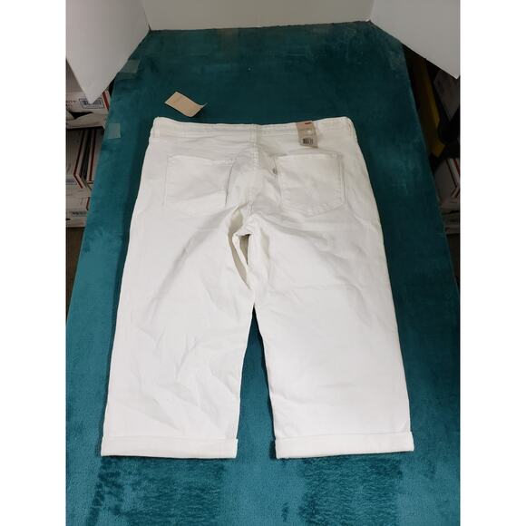 Levis Jeans Size 16 Womens White Pants Stretch Mid Rise Classic Capri Cuffed NWT - Picture 16 of 16